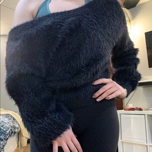 ✨URBAN OUTFITTERS✨FUZZY BLACK SWEATER✨